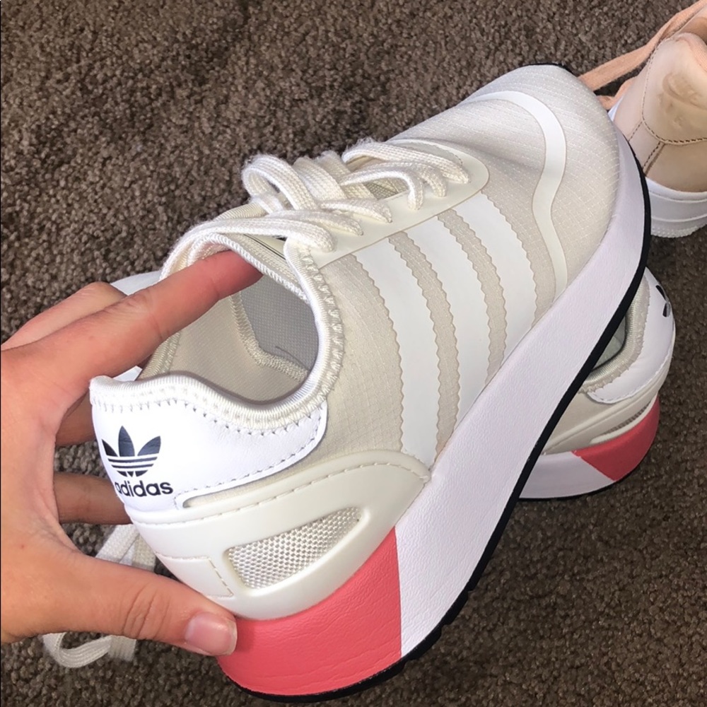 Adidas shoes - Picture 1 of 3